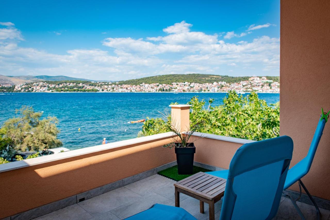 Beach Holiday Home With Private Jacuzzi & Parking Trogir Ngoại thất bức ảnh
