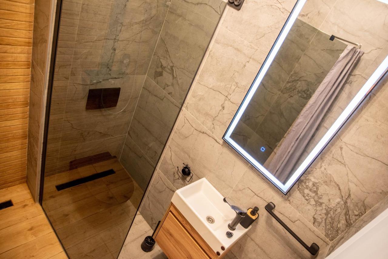 Beach Holiday Home With Private Jacuzzi & Parking Trogir Ngoại thất bức ảnh