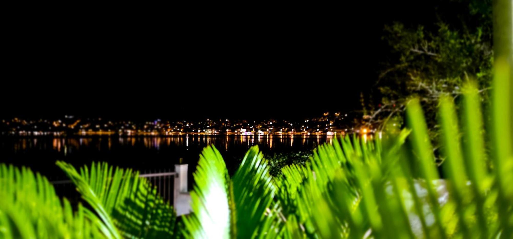 Beach Holiday Home With Private Jacuzzi & Parking Trogir Ngoại thất bức ảnh
