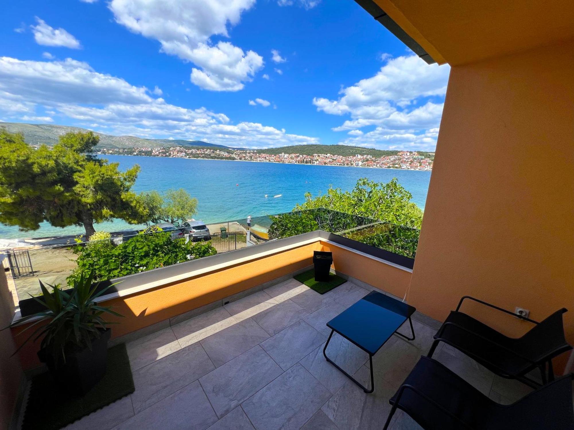 Beach Holiday Home With Private Jacuzzi & Parking Trogir Ngoại thất bức ảnh