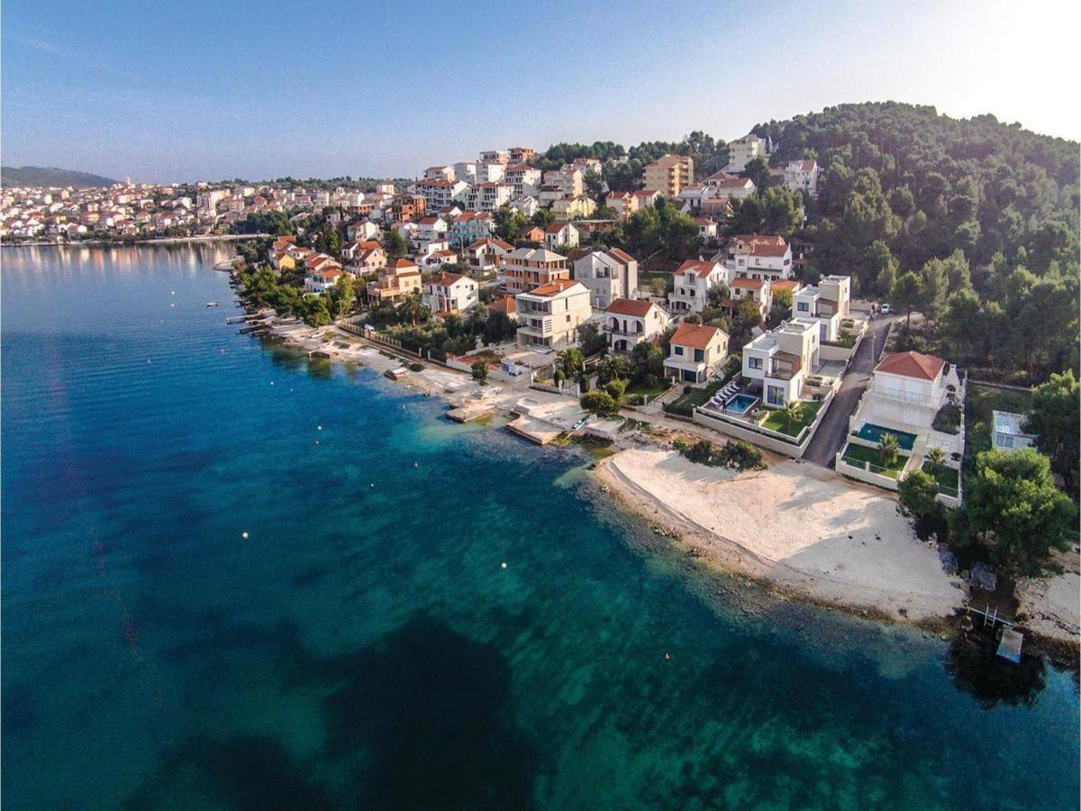 Beach Holiday Home With Private Jacuzzi & Parking Trogir Ngoại thất bức ảnh